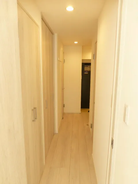 Residia Mejiro - Interior - ["Building", "Door", "Fixture"]