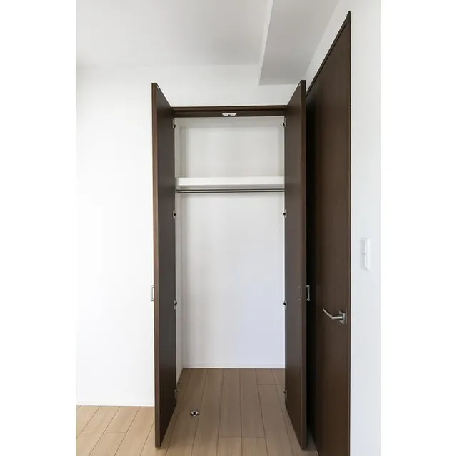 Hiroo Villa Square - Interior - ["Room", "Furniture", "Door"]