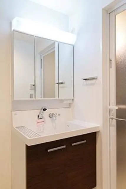 Moana Kinshi Park - Interior - ["Mirror", "Bathroom cabinet", "Cabinetry"]