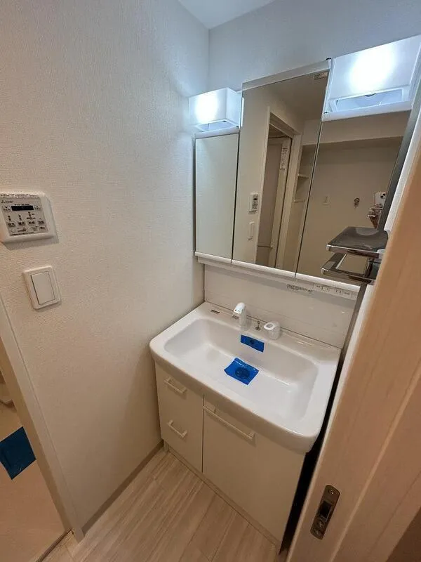 Gran Casa Ueno Iriya - Interior - ["Floor", "Apartment", "Plumbing fixture"]