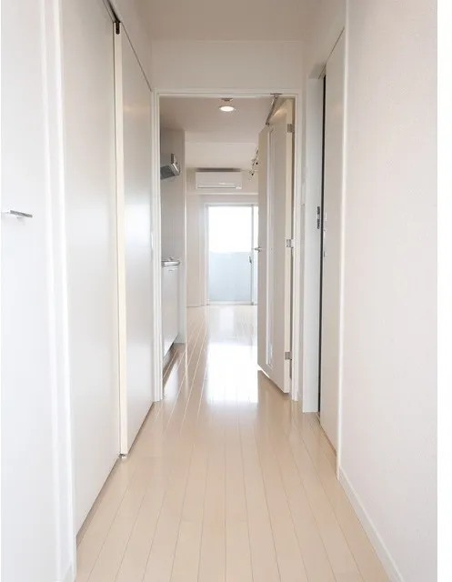 Comforia Omoricho - Interior - ["Flooring", "Floor", "Ceiling"]