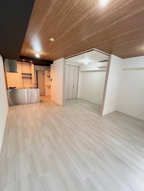 Residia Shiba Daimon II - Interior - ["Flooring", "Wood", "Floor"]