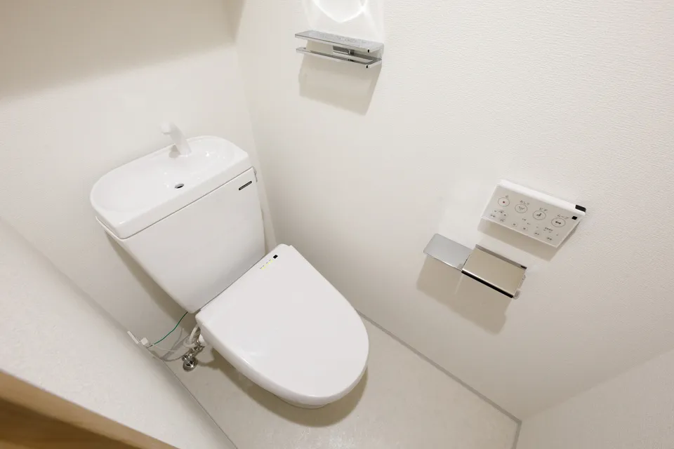 Hmlet Asakusa Tawaramachi - Interior - ["Toilet seat", "Toilet", "Bathroom"]