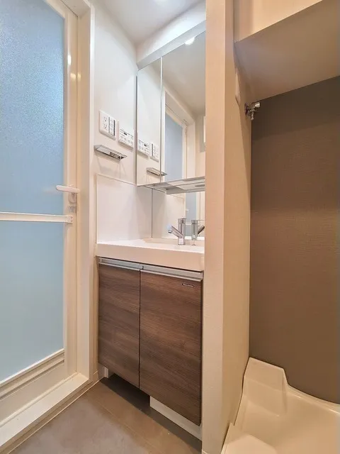 Comforia Higashioi I - Interior - ["Cabinetry", "Building", "Tap"]