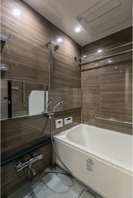 Demes Kiba - Interior - ["Bathtub", "Tap", "Plumbing fixture"]