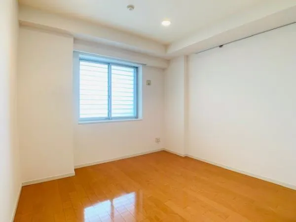 Brillia Ist Sangenjaya Blossom Terrace - Interior - ["Flooring", "Floor", "Wood"]