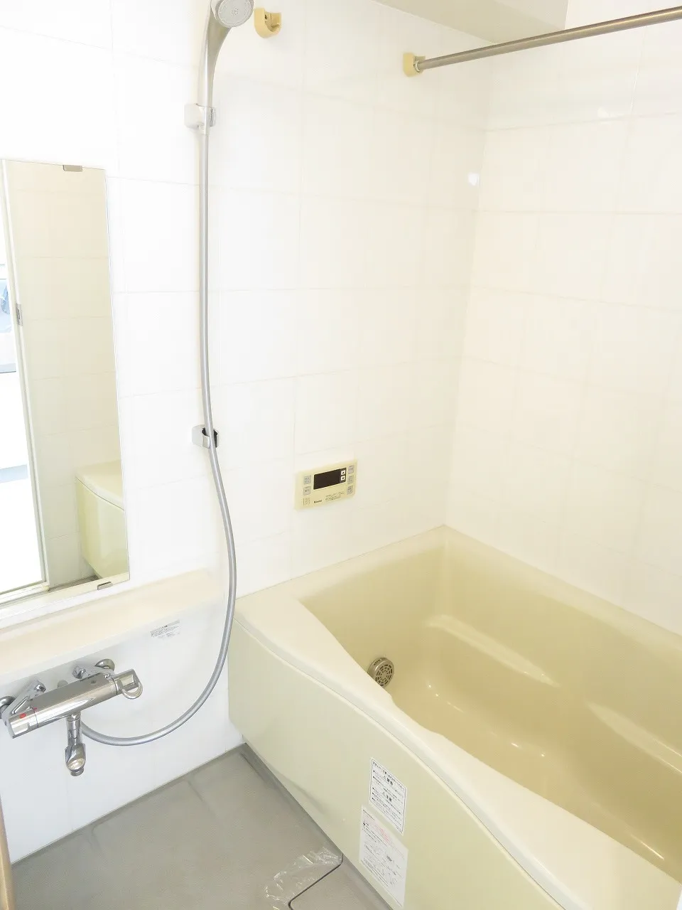 Prospect Monzennakacho - Interior - ["Bathtub", "Plumbing fixture", "Mirror"]
