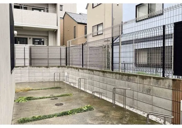 La Douceur Suginami Wada - Exterior - ["Mesh", "Fence", "Composite material"]
