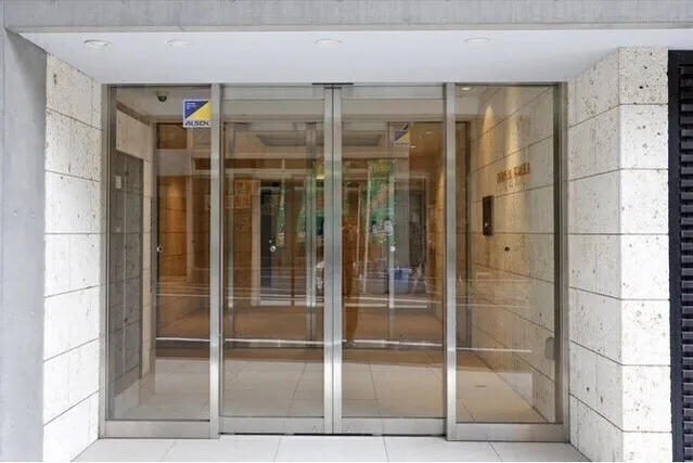 DORF21 SUMIKA - Exterior - ["Door", "Fixture", "Rectangle"]