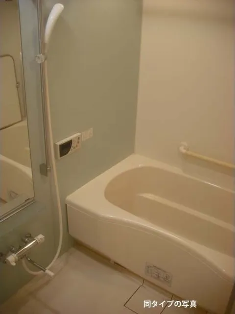 Comforia Shibaura Bauhaus - Interior - ["Tap", "Plumbing fixture", "Bathroom sink"]