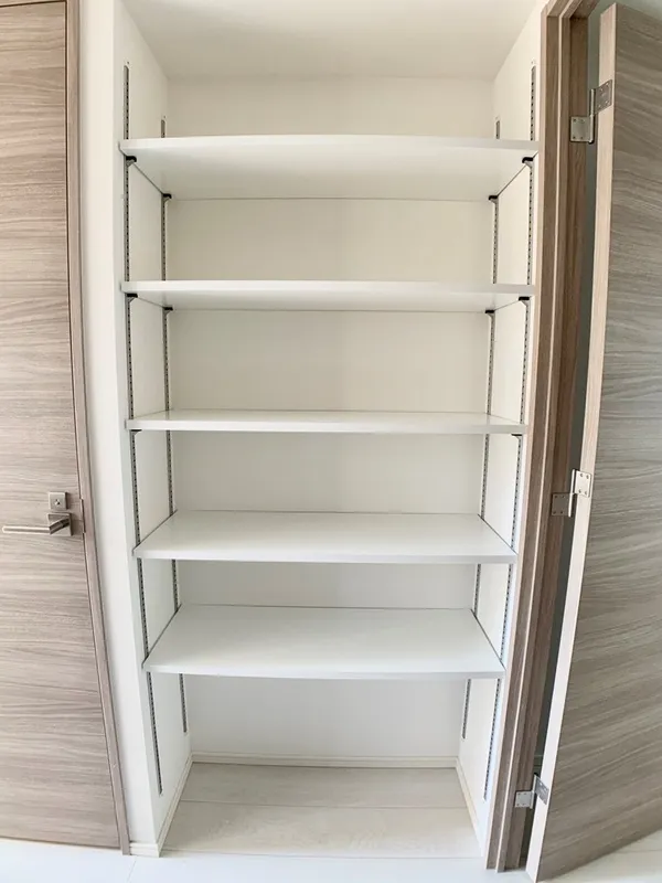 Gran Casa Sumiyoshi - Interior - ["Wood", "Flooring", "Shelving"]