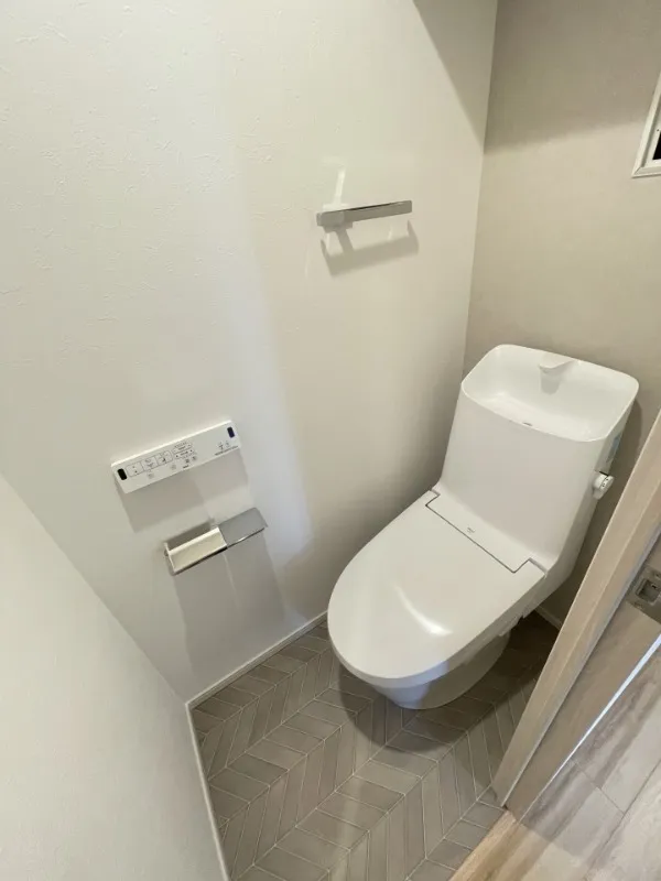 Crevia Rigze Kamata Nishi - Interior - ["Toilet seat", "Toilet", "Flooring"]