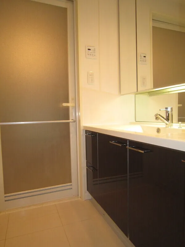 Concieria Nishi Shinjuku TOWER'S WEST - Interior - ["Wood", "Flooring", "Door"]