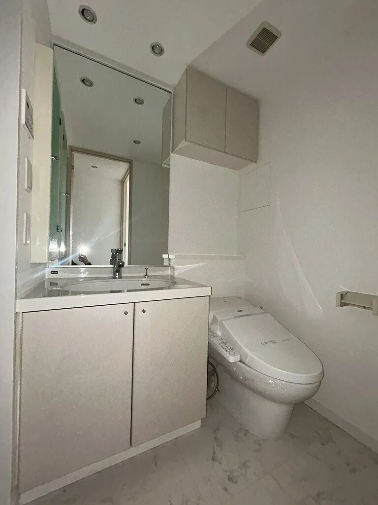 Esty Maison Shirokanedai - Interior - ["Plumbing fixture", "Flooring", "Floor"]