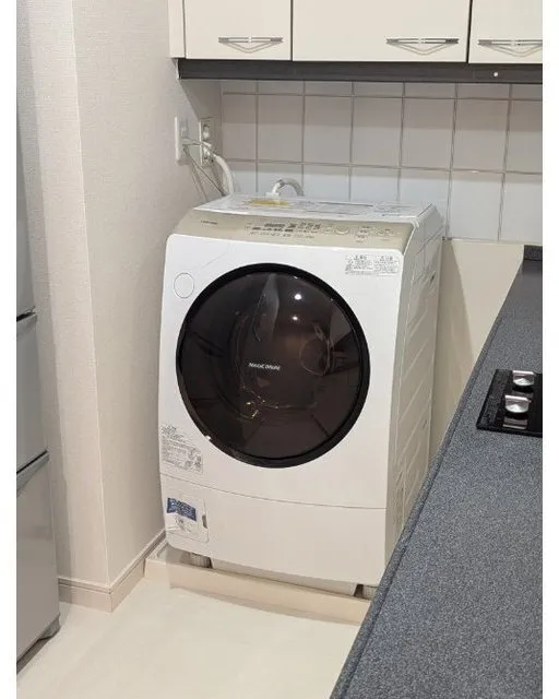 Prime Square City - Interior - ["Washing machine", "Clothes dryer", "Laundry"]