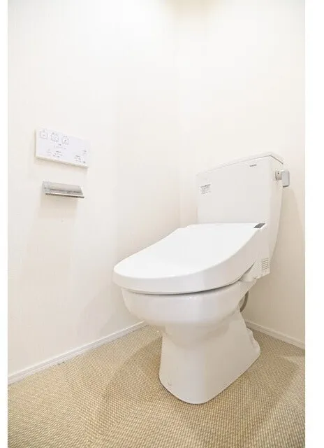 Sasazuka Flats - Interior - ["Toilet seat", "Toilet", "Plumbing fixture"]