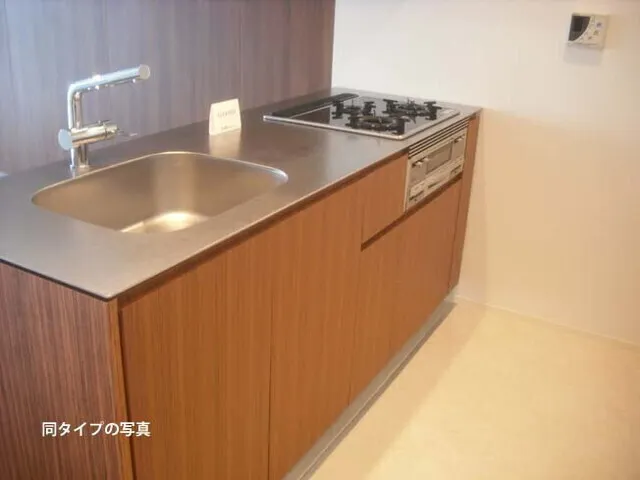 Comforia Shibaura Bauhaus - Interior - ["Wood", "Flooring", "Floor"]