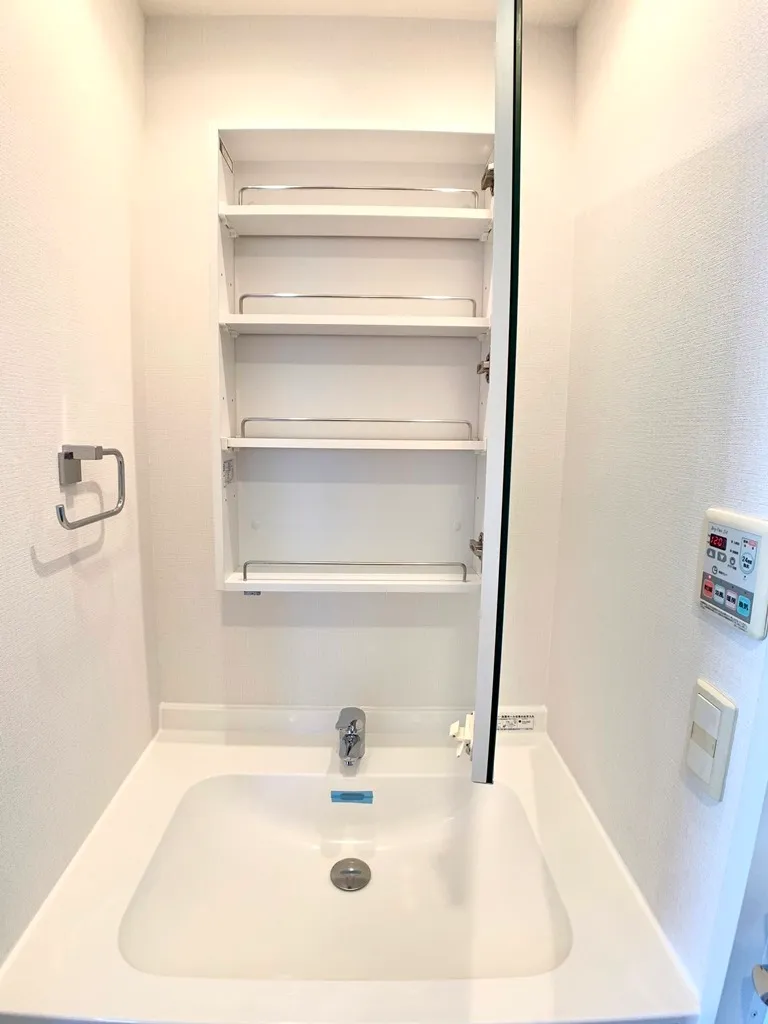 La Douceur Sugamo - Interior - ["Tap", "Plumbing fixture", "Bathroom sink"]