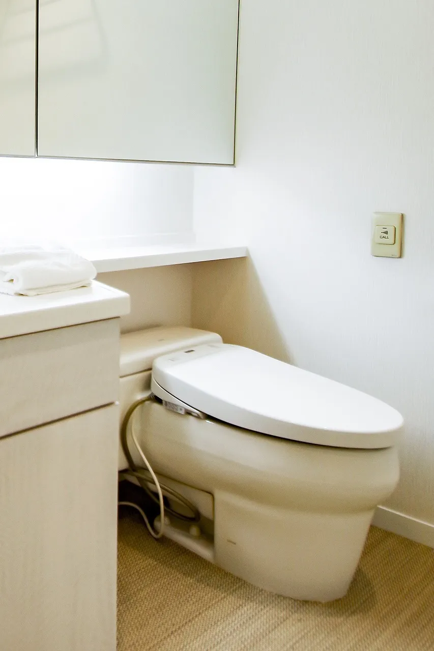 La Tour Shibakoen - Interior - ["Product", "Plumbing fixture", "Toilet seat"]