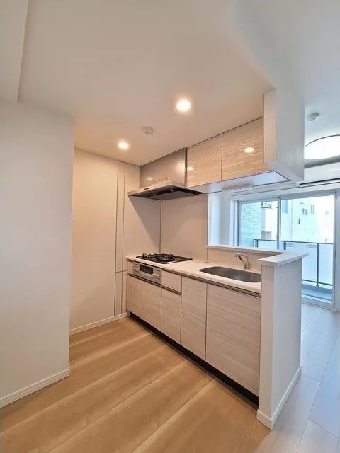 CAVANA Shinjuku Natsumesaka - Interior - ["Countertop", "Cabinetry", "Building"]