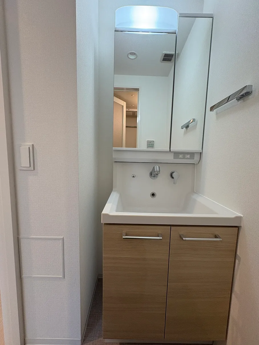 Gran Casa Sumiyoshi III - Interior - ["Bathroom Sink", "Sink", "Plumbing fixture"]