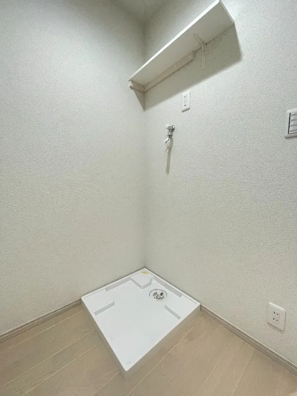 Mare Meidaimae II - Interior - ["Flooring", "Floor", "Ceiling"]