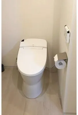 Duales Chiyoda Misakicho - Interior - ["Toilet seat", "Toilet", "Plumbing fixture"]