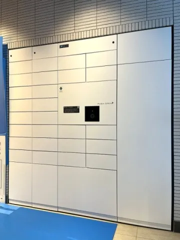 Lugente Itabashi - Exterior - ["Flooring", "Locker", "Composite material"]