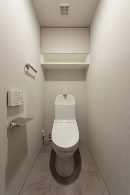 Terra Silk Forest - Interior - ["Toilet seat", "Toilet", "Flooring"]