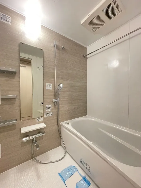 Residia Shinkawa  - Interior - ["Plumbing fixture", "Bathroom", "Flooring"]