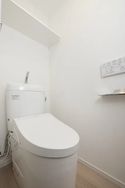 RJR Precia Higashijujo Garden - Interior - ["Flooring", "Plumbing fixture", "Toilet seat"]