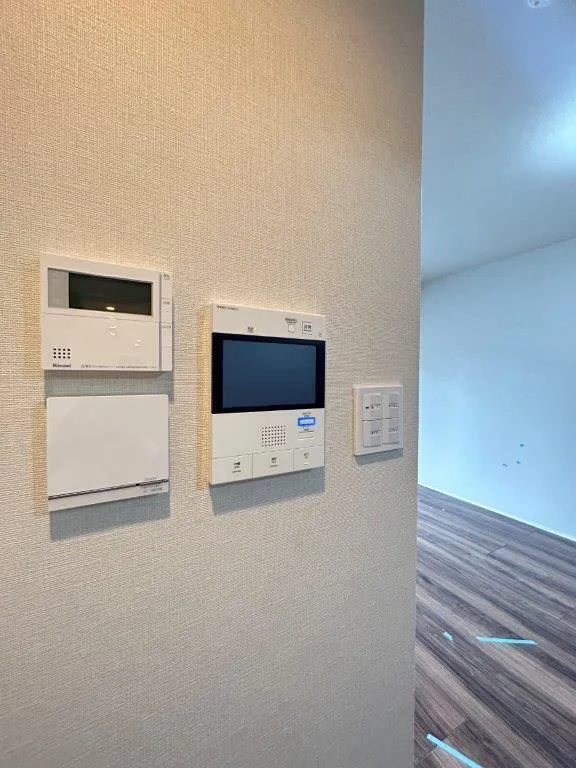 Doue Waseda - Interior - ["Technology", "Thermostat", "Display device"]