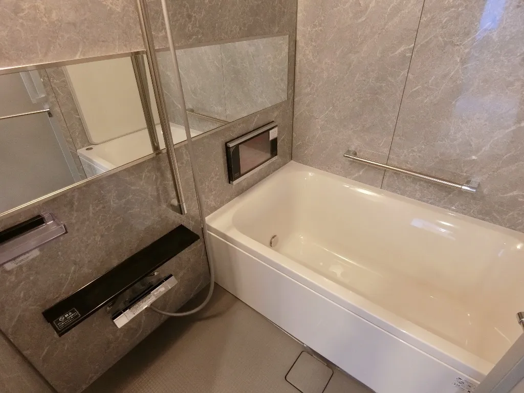 Orchid Residence Morishita - Interior - ["Plumbing fixture", "Flooring", "Bathroom"]