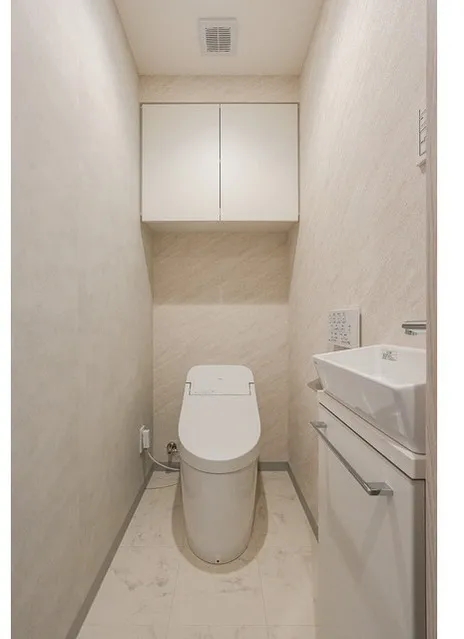 Comforia Liv Bunkyo Gokokuji - Interior - ["Toilet seat", "Flooring", "Toilet"]