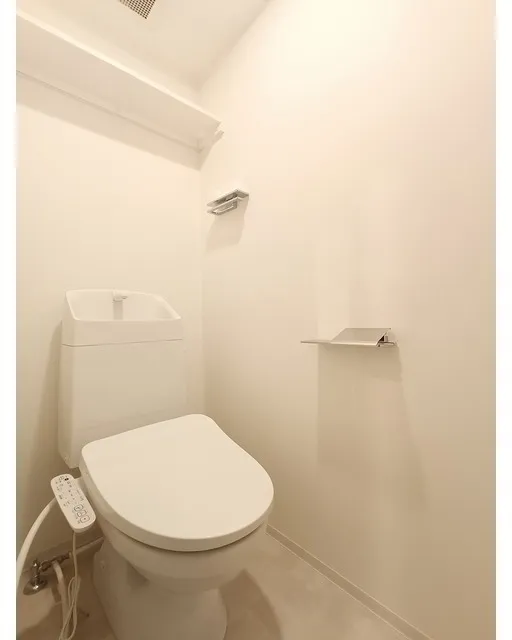 Tasuki Smart Shin-Otsuka II - Interior - ["Toilet seat", "Flooring", "Plumbing fixture"]