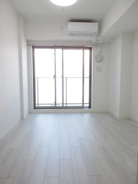 Traditio Monzen Nakacho - Interior - ["Building", "Window", "Fixture"]