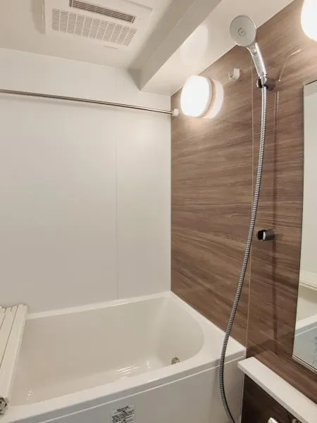 PREMIUM CUBE Ueno - Interior - ["Bathtub", "Bathroom", "Shower head"]