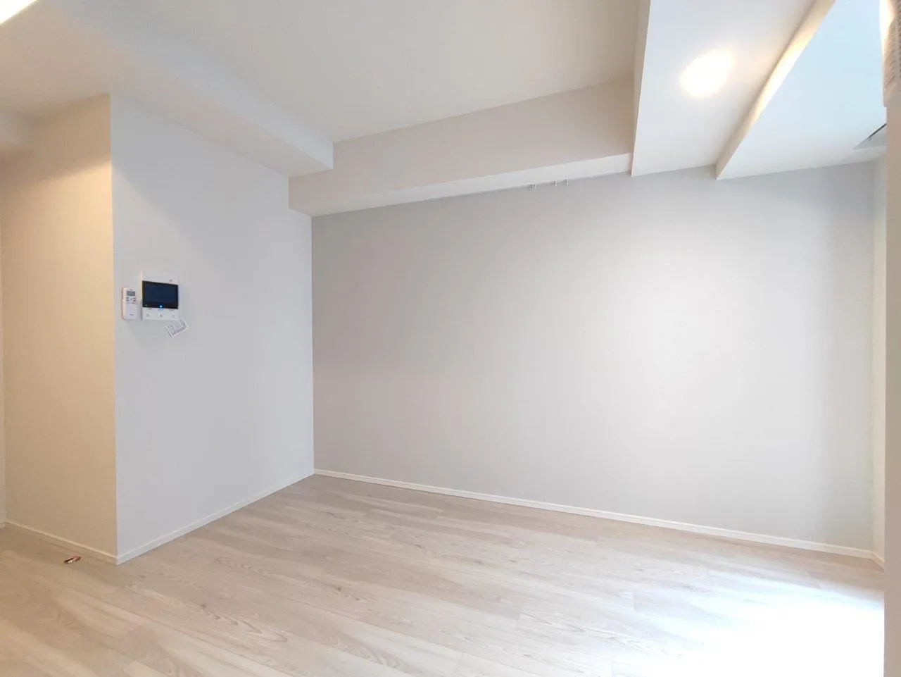 Cross Residence Takadanobaba - Interior - ["Flooring", "Floor", "Wall"]