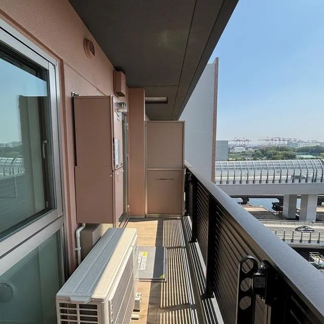Park Axis Shinagawa Tennozu Isle - Interior - ["Balcony", "Glass", "Daylighting"]