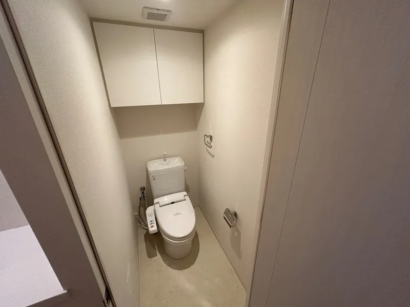 JMF Residence Akabane Shimo - Interior - ["Toilet seat", "Toilet", "Flooring"]