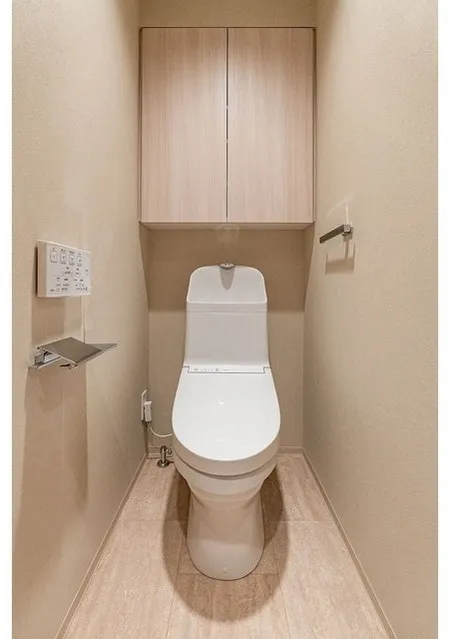 Season Flats Omorinishi - Interior - ["Toilet seat", "Toilet", "Plumbing fixture"]
