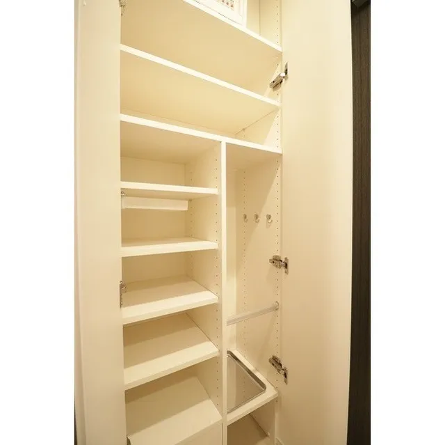Light Terrace Kinshicho - Interior - ["Shelf", "Shelving", "Furniture"]