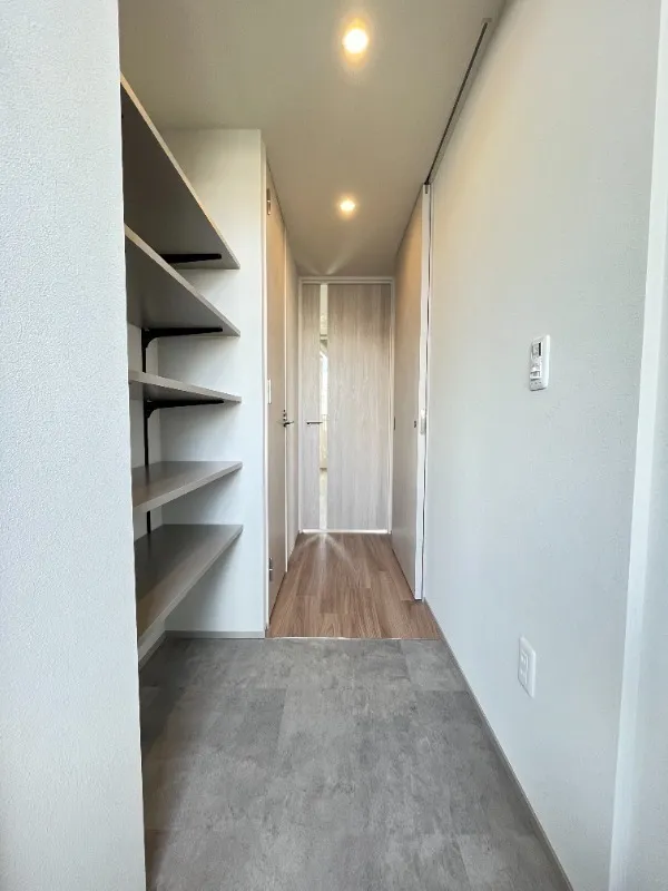 Live en Fleur - Interior - ["Flooring", "Wood", "Floor"]