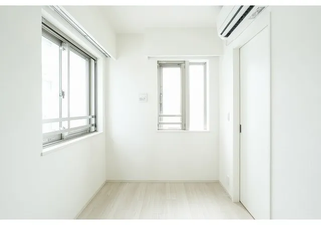 Comforia Higashiueno - Interior - ["Window", "Building", "Fixture"]