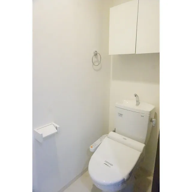 Mono TerrAce - Interior - ["Toilet seat", "Bathroom", "Purple"]