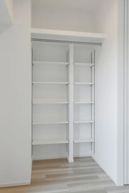 Cosmogracia Shinjuku Nishi-Waseda - Interior - ["Wall", "Shelving", "Flooring"]