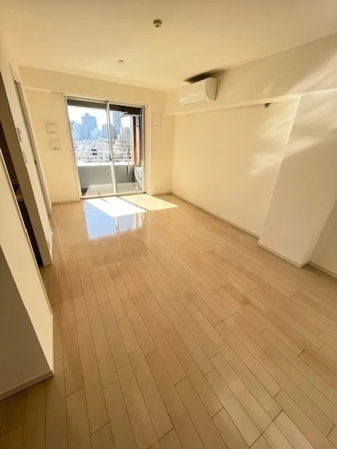 Residia Tower Kamiikebukuro (Tower Building) - Interior - ["Flooring", "Floor", "Wood"]