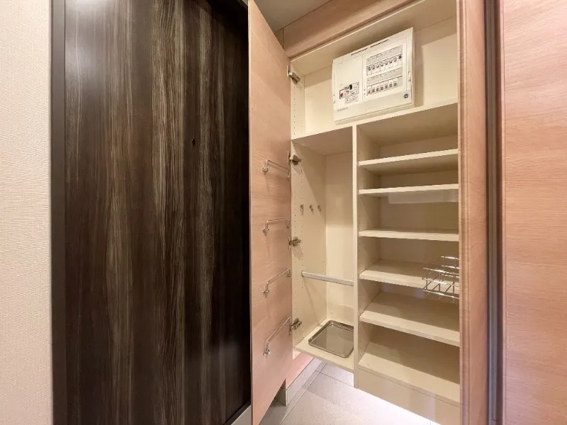 Pierce Kakinokizaka - Interior - ["Wood", "Flooring", "Interior design"]