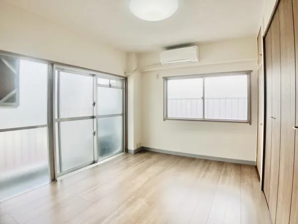 Asakawa Corp. - Interior - ["Building", "Window", "Fixture"]