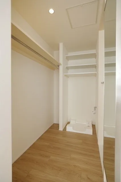 Frontier Residence The Tower Shinagawa - Interior - ["Building", "Fixture", "Wood"]
